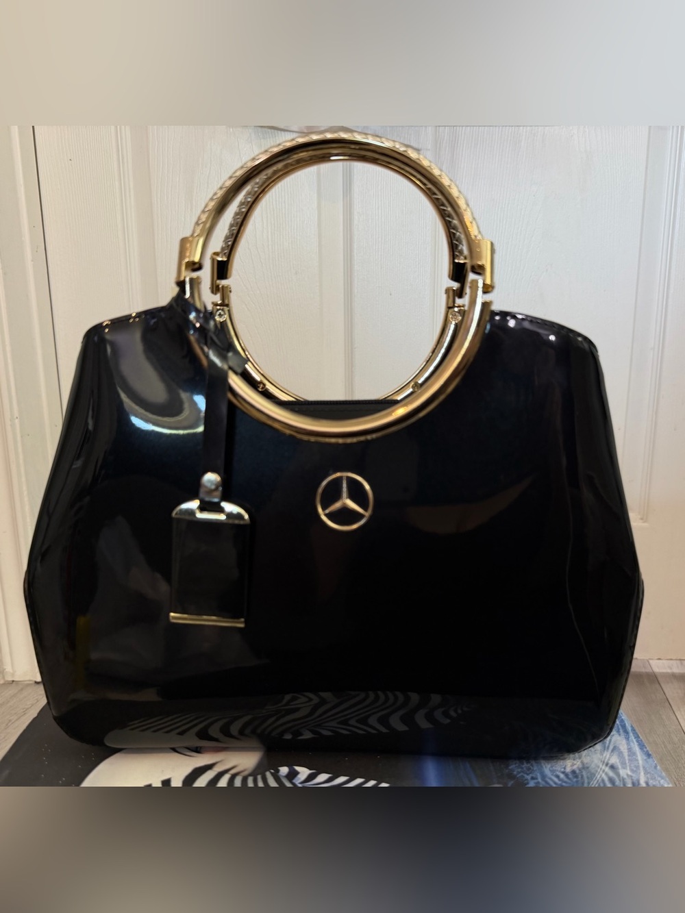 NWOT Mercedes-Benz Black Faux-Leather Satchel/Shoulder Handbag w/a Gold Handle. - Picture 3 of 10